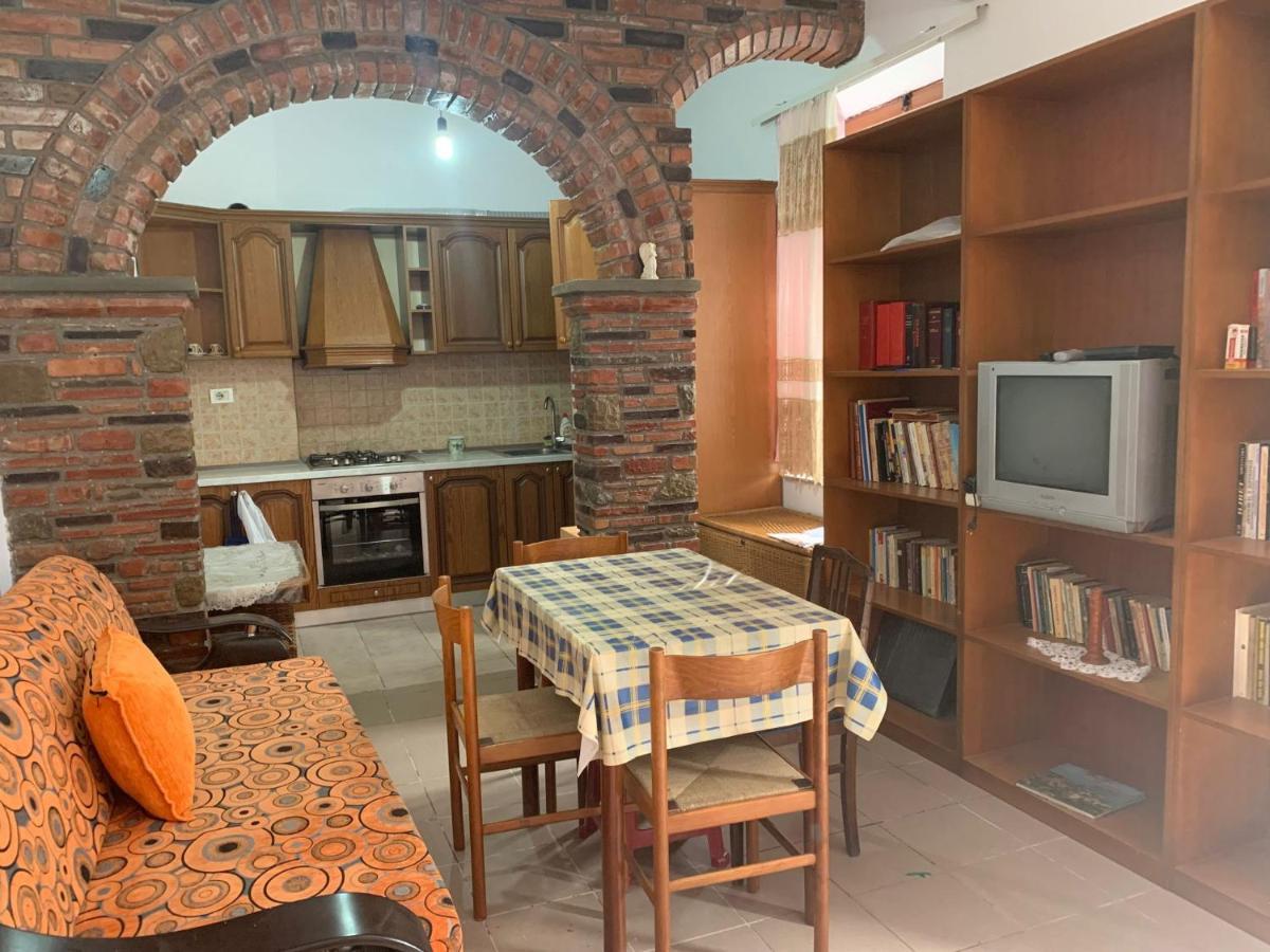 Apartement City Center Berat Luaran gambar
